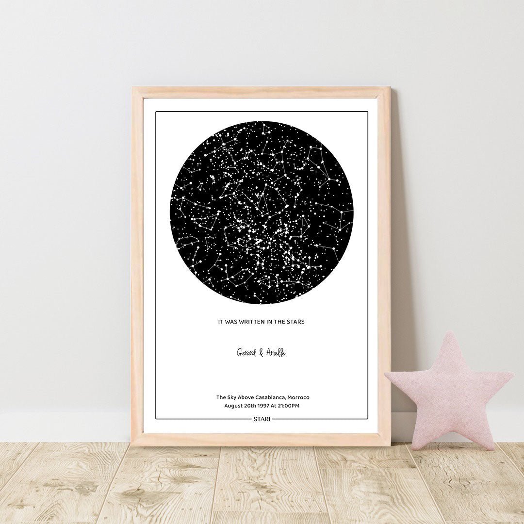 מפת כוכבים "לילה" בגוון שחור מתנה בהתאמה אישית STARI סטארי עץ אלון